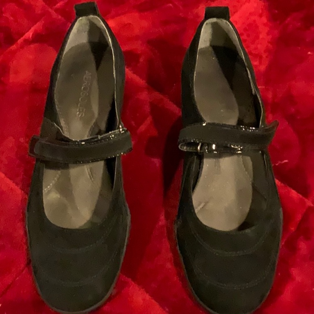 Aerosoles black suede wedge pumps